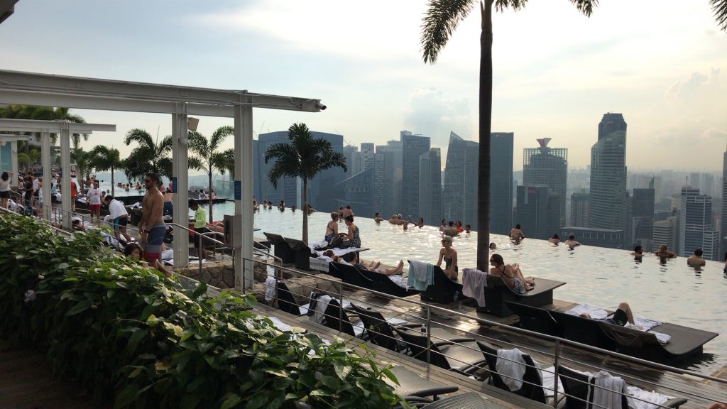 マリーナベイサンズの上にあるプール インフィニティプール は最高 シンガポール旅行ガイド 初心者でも家族と一緒に満喫できた